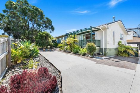 Photo of property in 10 Borrowdace Avenue, Botany Downs, Auckland, 2010