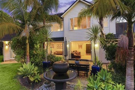 Photo of property in 2 Oscar Road, Greenhithe, Auckland, 0632