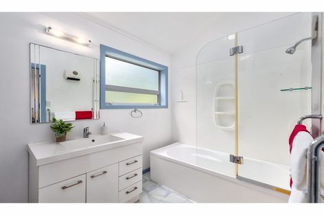 Photo of property in 312 Forest Hill Road, Waiatarua, Auckland, 0612