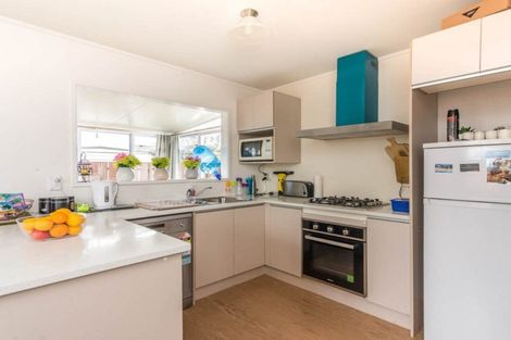 Photo of property in 2/52 Waitaki Street, Henderson, Auckland, 0612