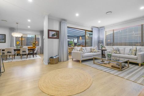 Photo of property in 6 Papa Orchard Drive, Kumeu, 0810