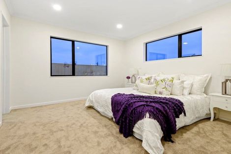 Photo of property in 19 Syd Grant Crescent, Orewa, 0931