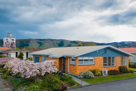Photo of property in 142 Queen Street, Waimate, 7924