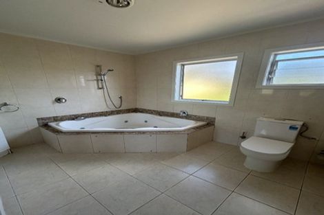 Photo of property in 19 South Lynn Road, Titirangi, Auckland, 0604