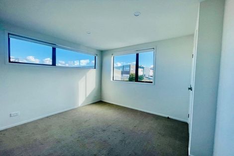 Photo of property in 16 Dorothy Thorpe Way, New Lynn, 0600