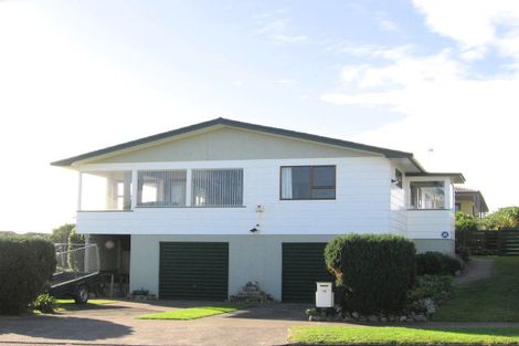 Photo of property in 14 Oratia Street, Waikanae Beach, Waikanae, 5036