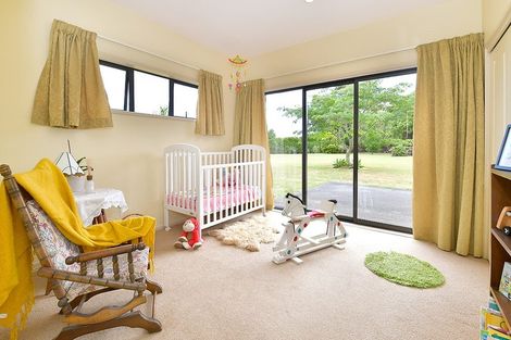 Photo of property in 15 Koraha Road, Kumeu, 0892