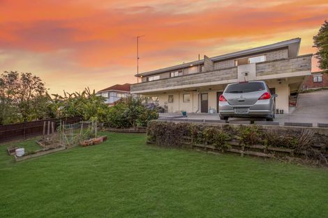 Photo of property in 16 Banksia Place, Goodwood Heights, Auckland, 2105