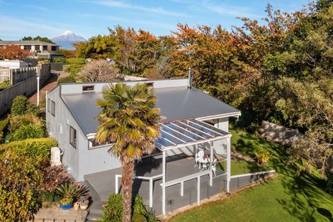 Photo of property in 24a Saint Ives Grove, Whalers Gate, New Plymouth, 4310