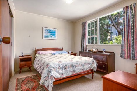 Photo of property in 105b Taylor Terrace, Tawa, Wellington, 5028