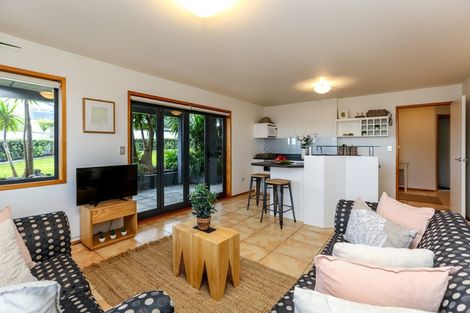 Photo of property in 36 Messenger Terrace, Oakura, 4314