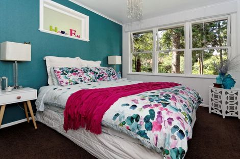 Photo of property in 24 Ngaio Road, Titirangi, Auckland, 0604