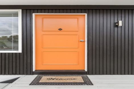 Photo of property in 2/4202a Great North Road, Glendene, Auckland, 0602