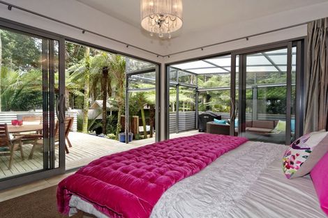 Photo of property in 24 Ngaio Road, Titirangi, Auckland, 0604