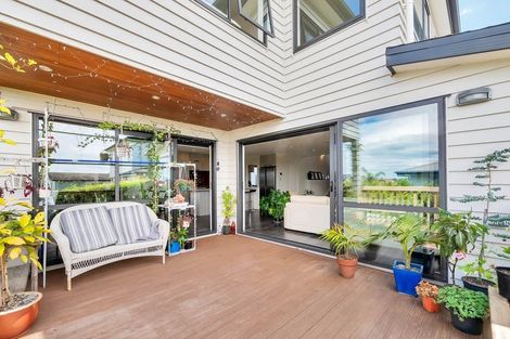 Photo of property in 14 Platinum Rise, Ranui, Auckland, 0612