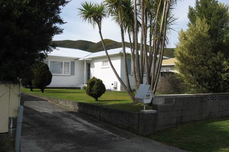 Photo of property in 100 Wise Street, Wainuiomata, Lower Hutt, 5014