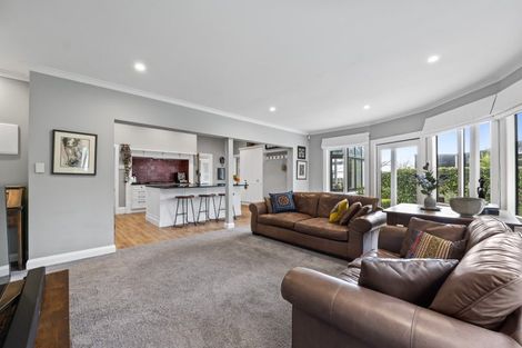 Photo of property in 18 Ridge Lane, New Plymouth, 4310