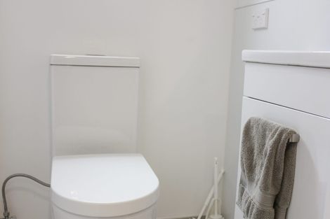 Photo of property in 53 Wade River Road, Stanmore Bay, Whangaparaoa, 0932