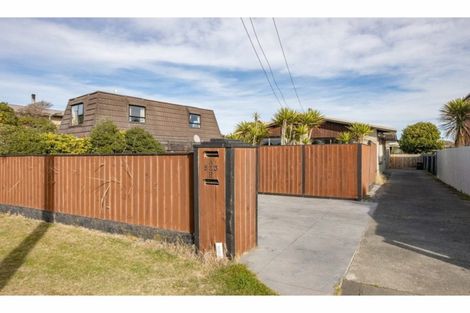 Photo of property in 523 Marine Parade, South New Brighton, Christchurch, 8062