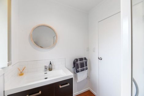 Photo of property in 42 Hereford Street, Te Atatu Peninsula, Auckland, 0610