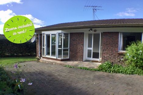 Photo of property in 2/27 Mannering Place, Hillcrest, Auckland, 0627