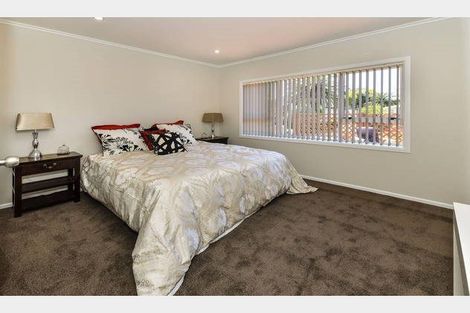 Photo of property in 1 Royal Arch Place, Rosehill, Papakura, 2113