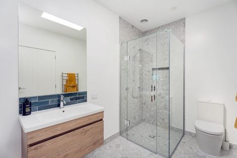 Photo of property in 10 Palm Drive, Whitianga, 3510