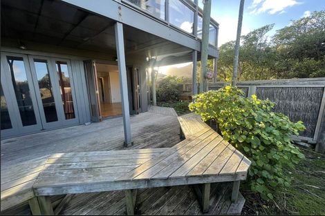 Photo of property in 180 Marine Parade North, Piha, New Lynn, 0772