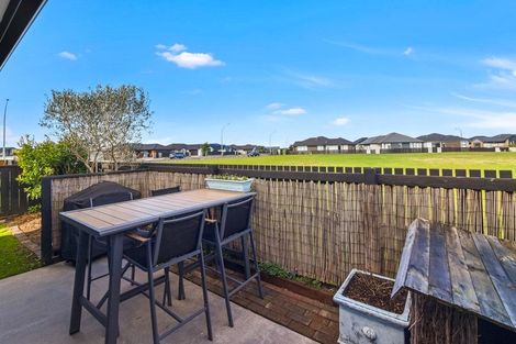 Photo of property in 23 Royal Crescent, Papamoa, 3118