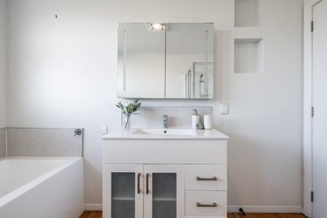 Photo of property in 3 Frame Street, Leamington, Cambridge, 3432