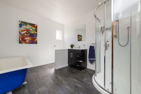 Photo of property in 16 King Street, Halcombe, Feilding, 4779