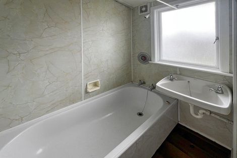 Photo of property in 26-32 Devon Crescent, Bulls, 4818