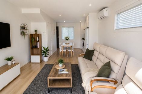 Photo of property in 2/12 Enderby Drive, Te Atatu Peninsula, Auckland, 0610