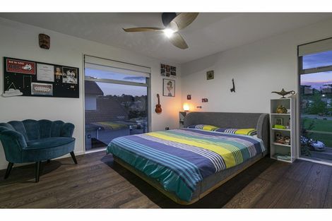 Photo of property in 11 Kelmore Place, Schnapper Rock, Auckland, 0632