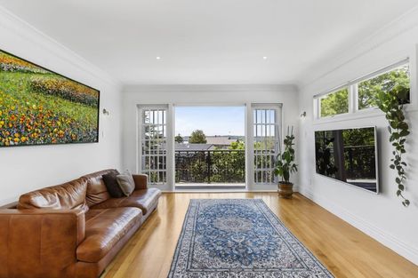 Photo of property in 16 Fenton Terrace, Cockle Bay, Auckland, 2014