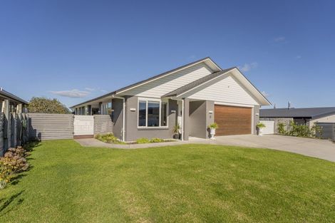 Photo of property in 8 Topping Place, Whitianga, 3510