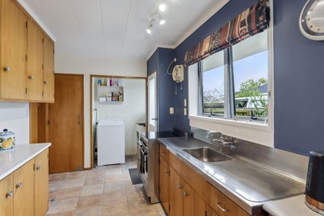 Photo of property in 18 Rewarewa Crescent, Waikanae, 5036