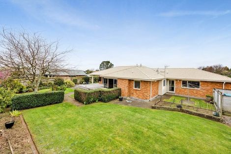 Photo of property in 18 Kinross Drive, Merrilands, New Plymouth, 4312
