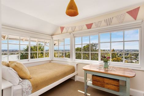 Photo of property in 19c Dyers Pass Road, Cashmere, Christchurch, 8022