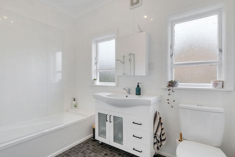 Photo of property in 13 Tawa Terrace, Tawa, Wellington, 5028