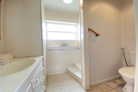 Photo of property in 7a Fairlea Road, Te Atatu South, Auckland, 0610