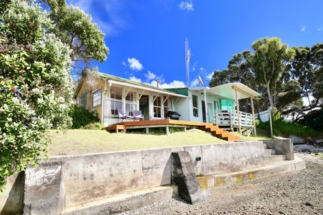 Photo of property in 80 Wallis Street, Raglan, 3225