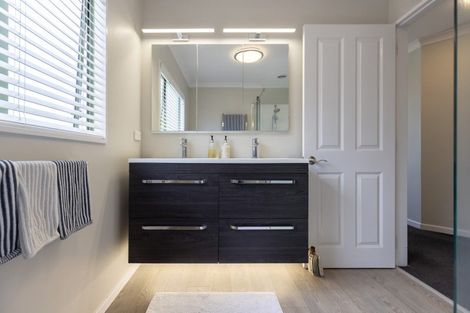 Photo of property in 56 Kakariki Grove, Waikanae, 5036