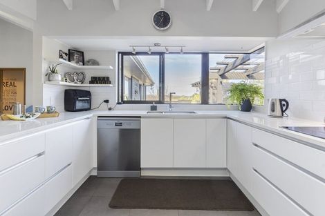 Photo of property in 33 Channing Crescent, Botany Downs, Auckland, 2010