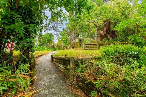 Photo of property in 30 Staincross Street, Green Bay, Auckland, 0604