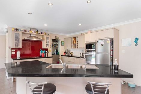 Photo of property in 5 Ernest Shackleton Place, Waiuku, 2123