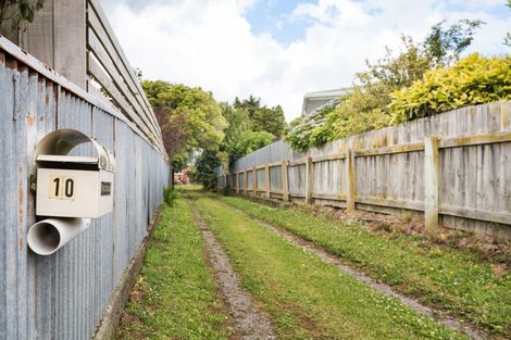 Photo of property in 10 Somerset Crescent, Highbury, Palmerston North, 4412