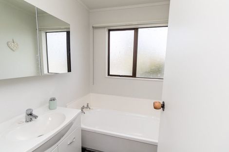 Photo of property in 18 Tobago Crescent, Grenada North, Wellington, 5028