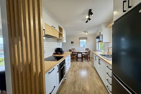 Photo of property in 19 Baillie Crescent, Carterton, 5713