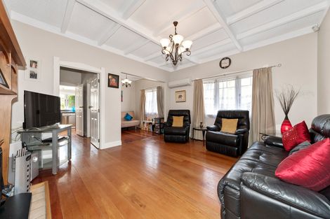 Photo of property in 53 Woodglen Road, Glen Eden, Auckland, 0602